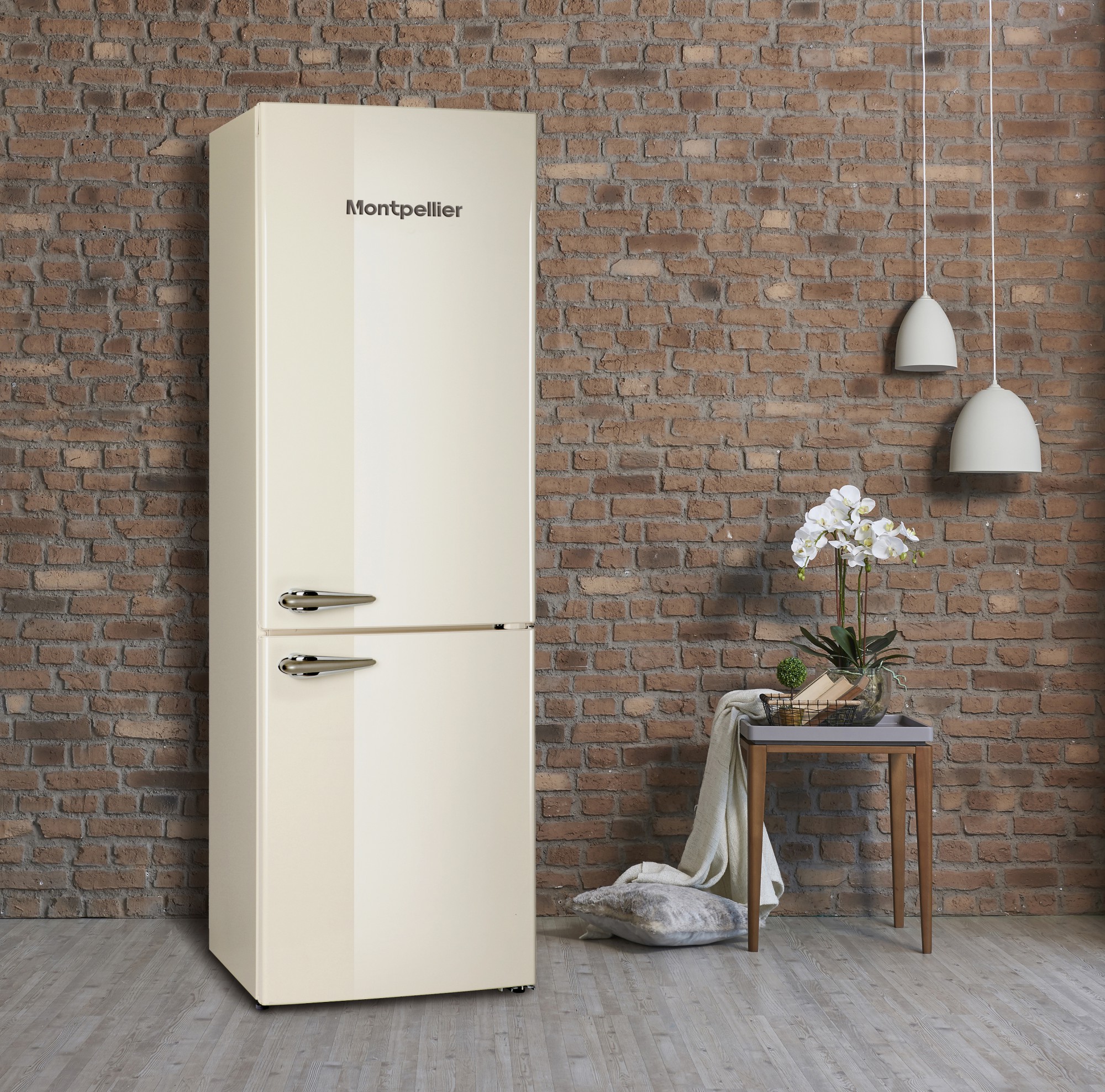 Montpellier MAB386EC Cream Retro Frost Free Fridge Freezer 