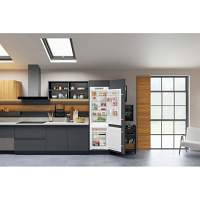 Hotpoint HTC18T322 70/30 Integrated Fridge Freezer 